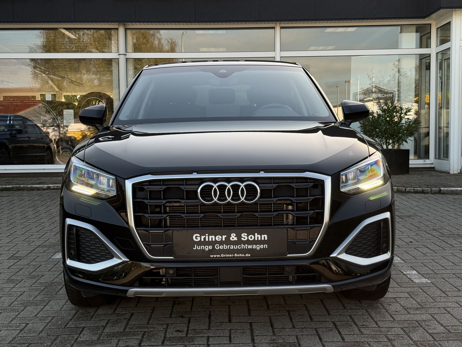 Audi Q2 35 TFSI Advanced Virtual R-Kam ACC CarPl Side foto 2
