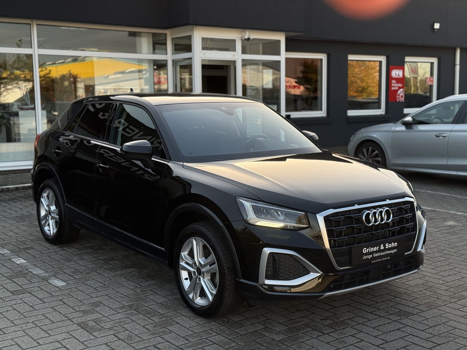 Audi Q2 35 TFSI Advanced Virtual R-Kam ACC CarPl Side foto 3