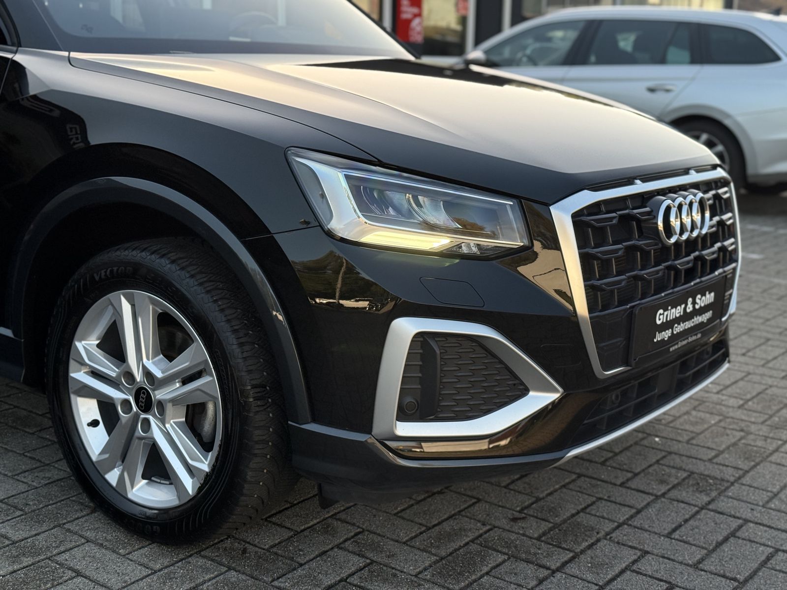 Audi Q2 35 TFSI Advanced Virtual R-Kam ACC CarPl Side foto 4