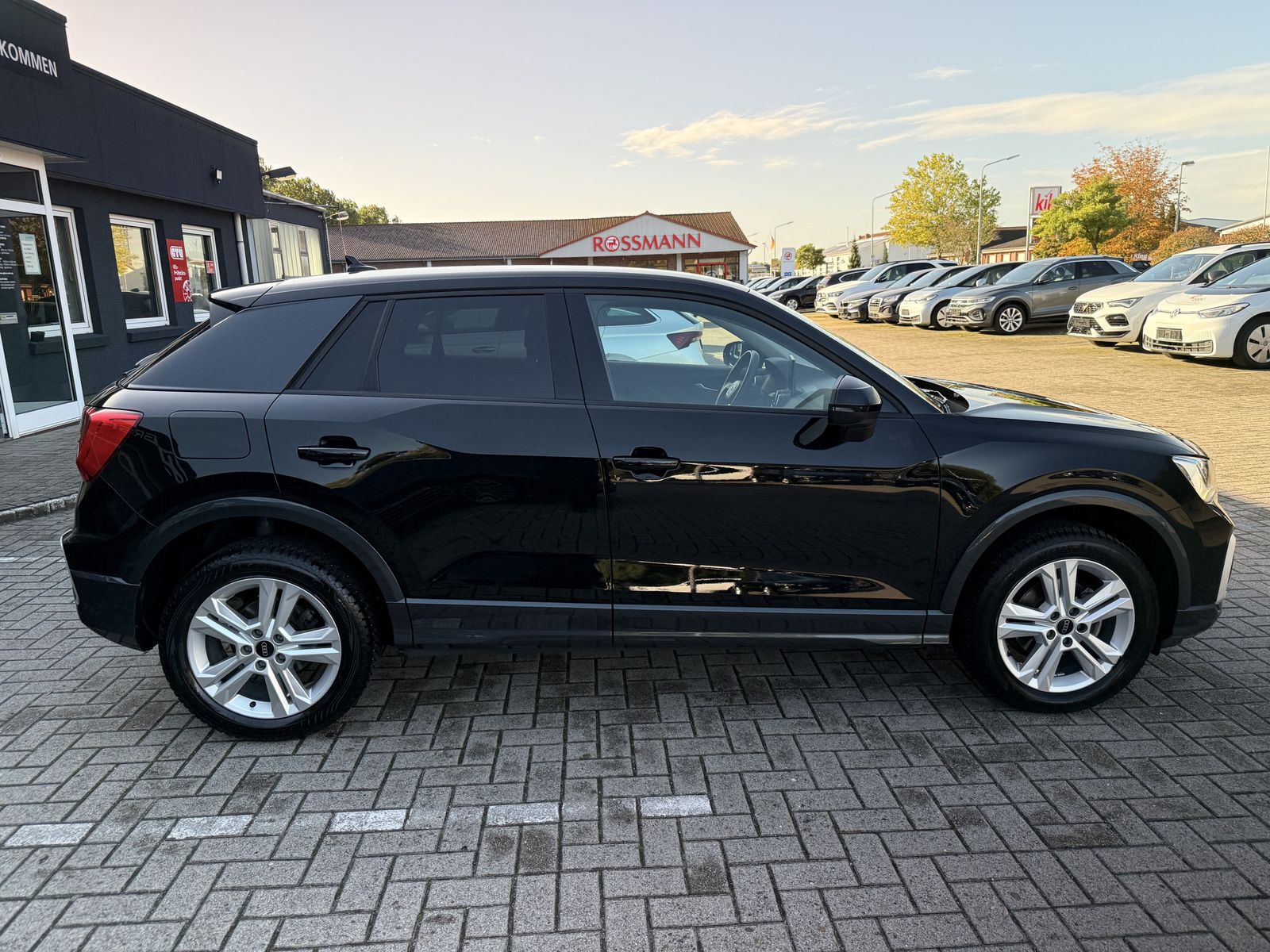Audi Q2 35 TFSI Advanced Virtual R-Kam ACC CarPl Side foto 5