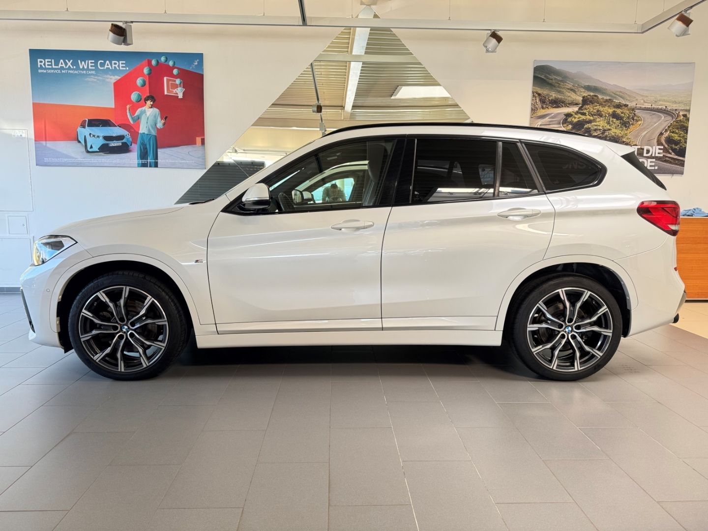 BMW X1 xDrive 20 dA M Sport AHK HUD R.-Kamera Komfor foto 4