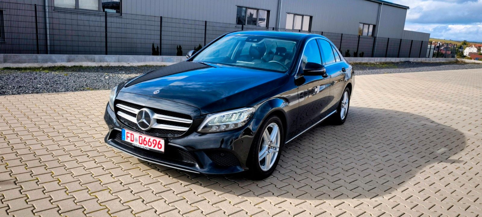 Mercedes-Benz C 300d Lim. Avtg. Carplay PDC Shzg GRA 1.Hd foto 1