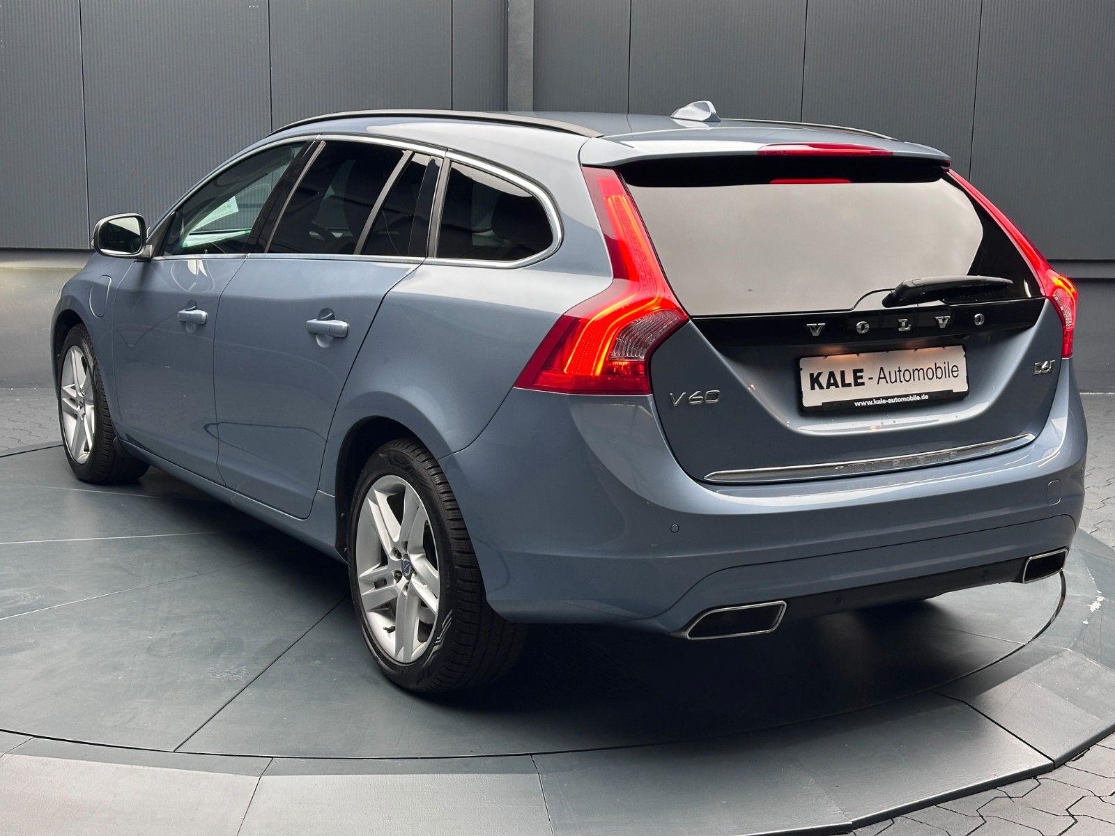 Volvo V60 Momentum AWD 4x4 LEDER KAMERA XENON foto 3