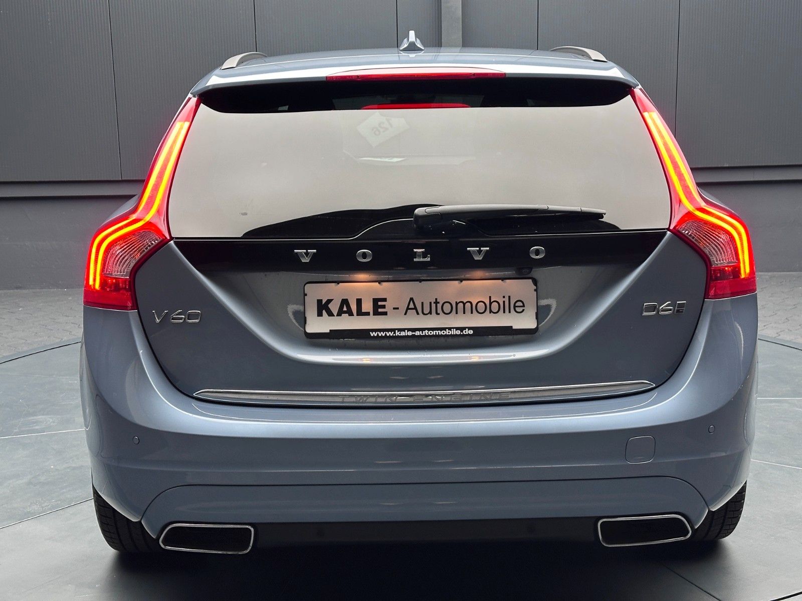 Volvo V60 Momentum AWD 4x4 LEDER KAMERA XENON foto 4