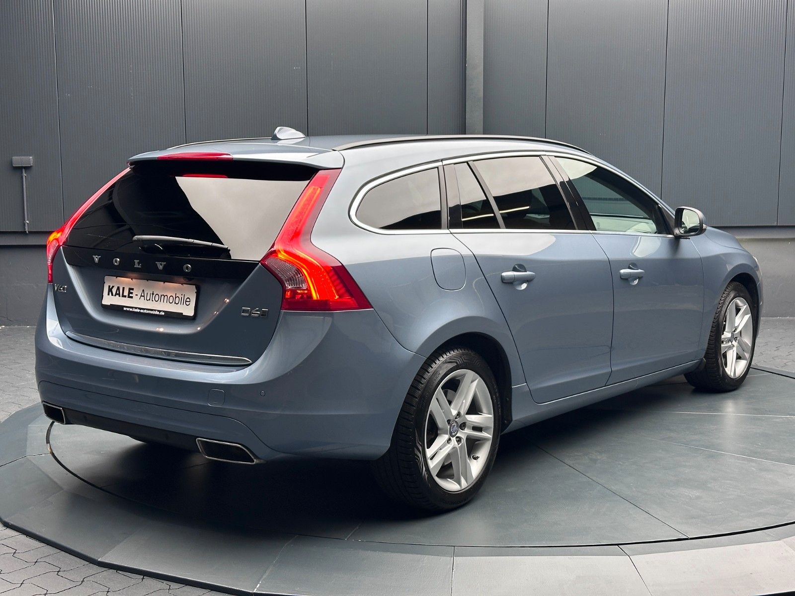 Volvo V60 Momentum AWD 4x4 LEDER KAMERA XENON foto 5