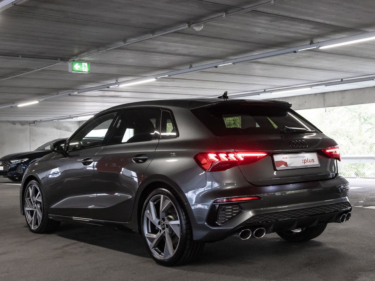 Audi S3 Sportback 2.0 TFSI quattro Pano Matrix ACC foto 4