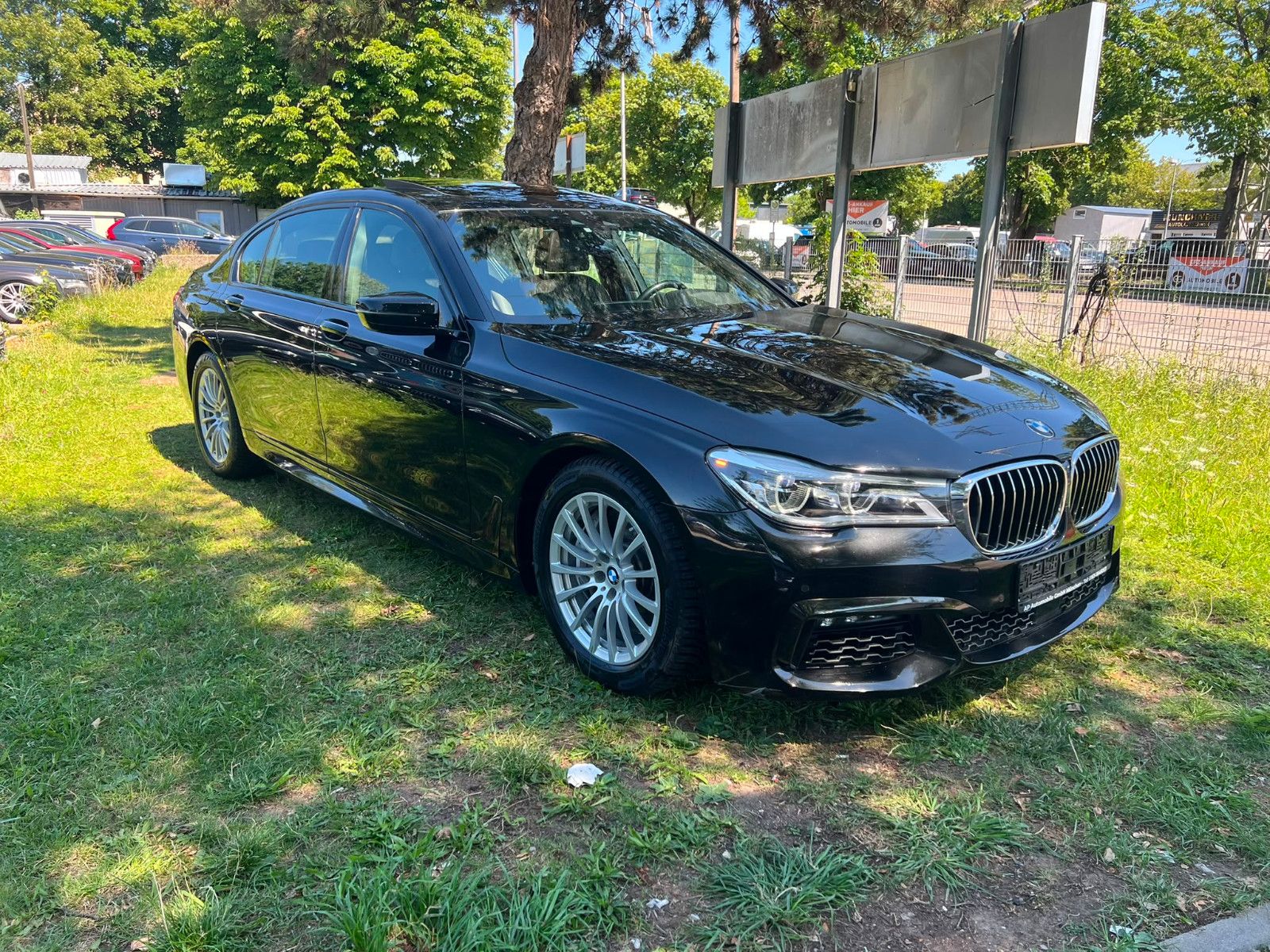 BMW 750i xDrive foto 1