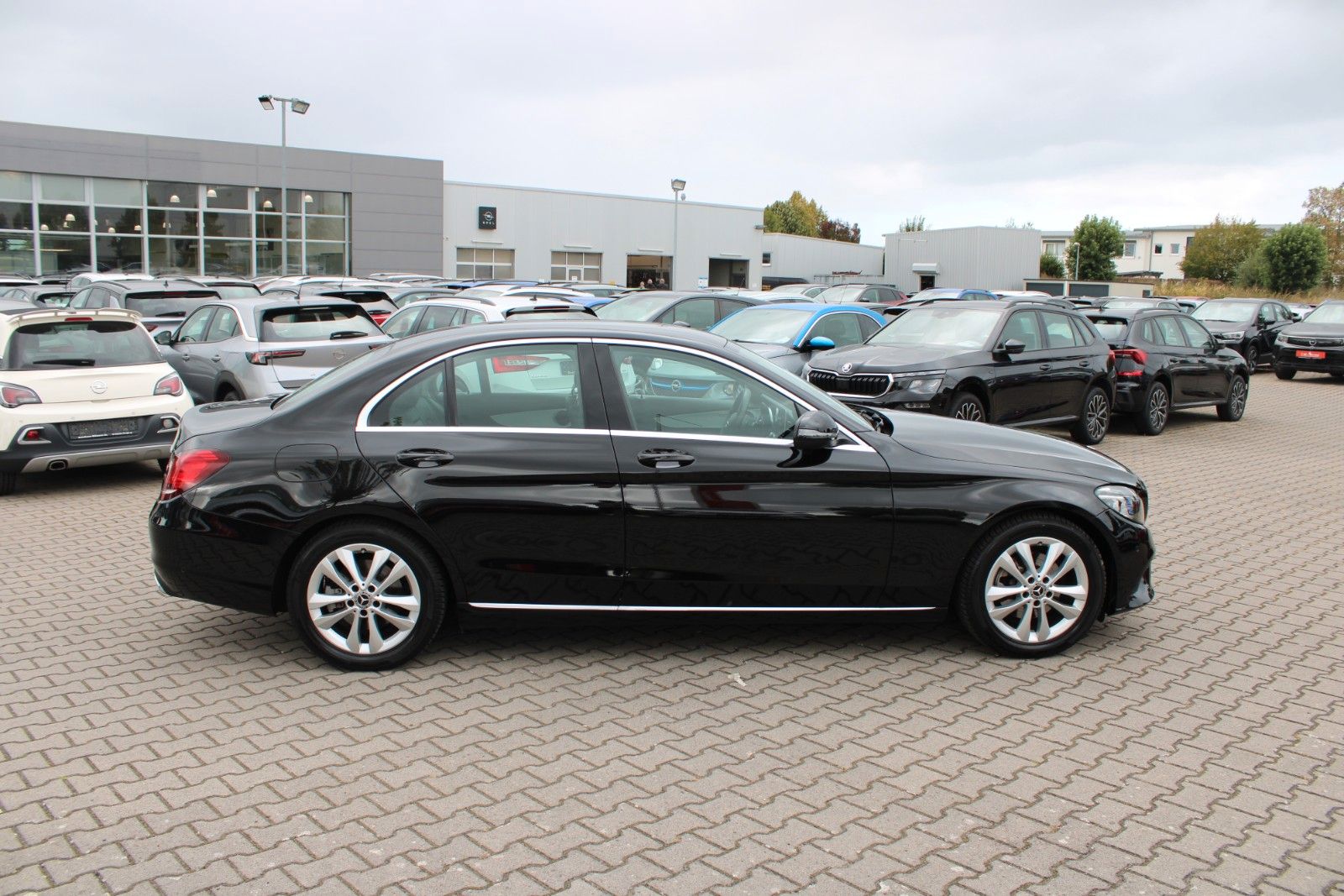 Mercedes-Benz C 220d Limousine Navi SHZ AWR Kamera foto 2