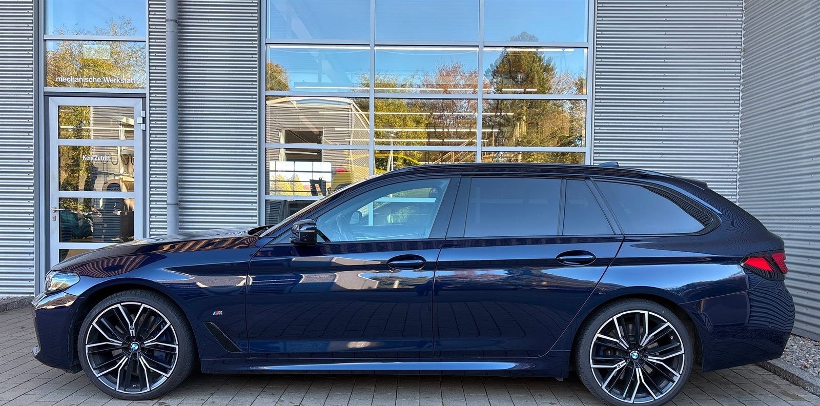 BMW 540dA xDrive Tou M-Sport PRO Pano AHK HUD DAProf foto 4